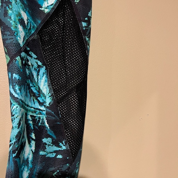 Athleta Napali Mesh Sonar Capri Leggings Floral Tropical Women's Small - Picture 3 of 7
